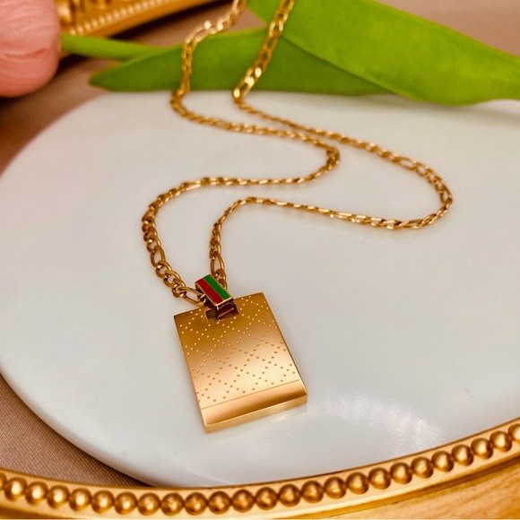 Minimalist Dotted Rectangle Enamel Pendant Figaro Chain Necklace in Gold - Picture 2 of 5